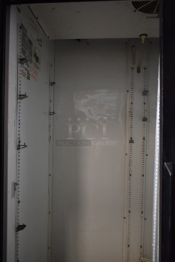 True GDM-37EM Metal Commercial 2 Door Reach In Cooler Merchandiser w/ Poly Coated Racks. 115 Volts, 1 Phase. Tested and Working! - Image 5 of 11