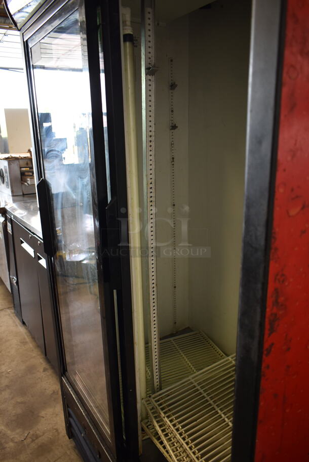 True GDM-37EM Metal Commercial 2 Door Reach In Cooler Merchandiser w/ Poly Coated Racks. 115 Volts, 1 Phase. Tested and Working! - Image 10 of 11