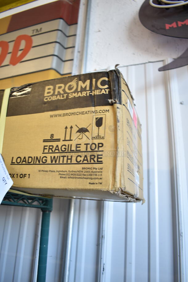 BRAND NEW SCRATCH AND DENT! Bromic Heating BH0110002 Platinum Smart-Heat 300 Series Propane Outdoor Patio Heater - 23,600 BTU - Image 3 of 4