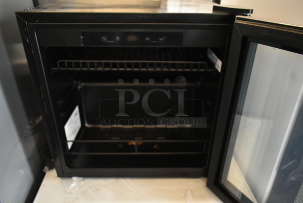 Arctic King ARV48B1AST Metal Commercial Single Door Mini Cooler Merchandiser. 115 Volts, 1 Phase. Tested and Working! - Image 3 of 4