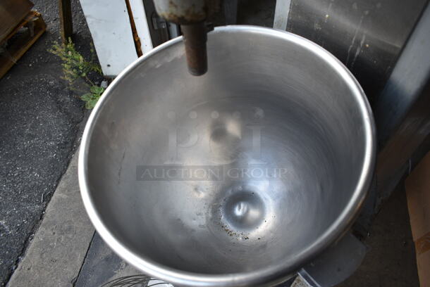 Univex M-30 Metal Commercial Floor Style 30 Quart Dough Planetary Dough Mixer w/ Whisk Attachment and Pelican Head. 115 Volts, 1 Phase. Tested and Working! - Image 7 of 10