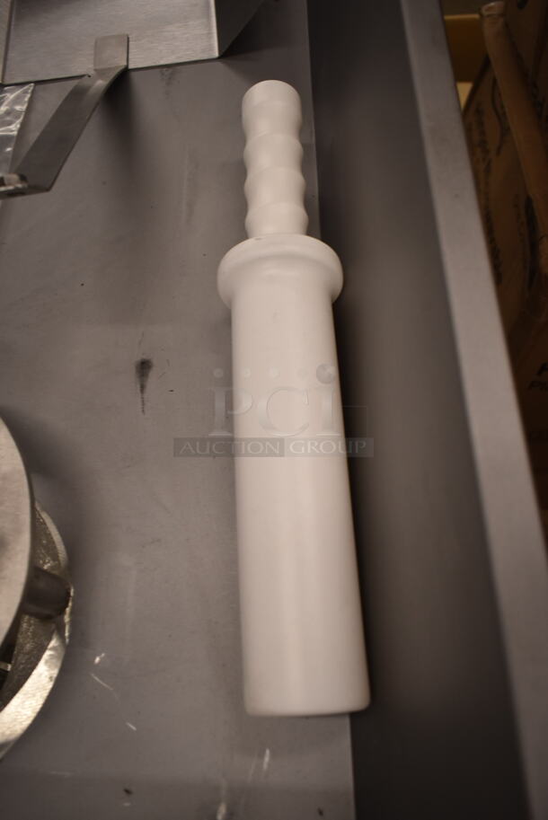 BRAND NEW SCRATCH AND DENT! 2024 Pro-Cut KG-32-XP Metal Commercial #32 Electric Meat Grinder with Stand. 220 Volts, 3 Phase.  - Image 6 of 12