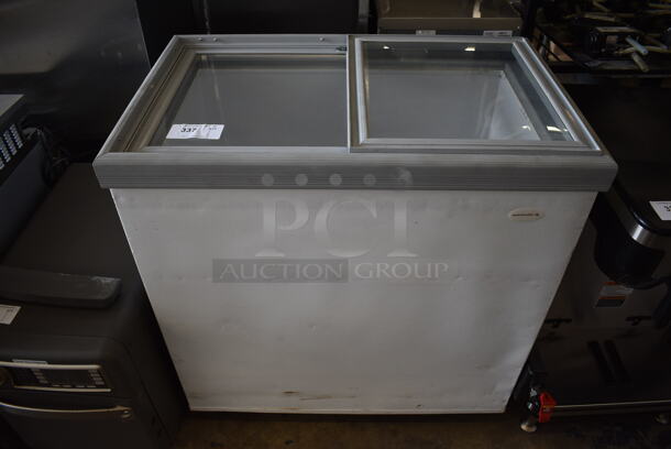 Kelvinator Metal Chest Freezer Merchandiser on Commercial Casters. 36x22x37. Tested and Does Not Power On