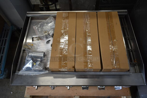 BRAND NEW SCRATCH AND DENT! Vollrath CBL90362 Stainless Steel Commercial Countertop Natural Gas Powered Charbroiler Grill.  - Image 3 of 11