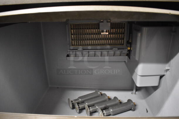 Manitowoc Model QY0134A Stainless Steel Commercial Self Contained Ice Machine. 115 Volts, 1 Phase. 26x25x33 - Image 5 of 6