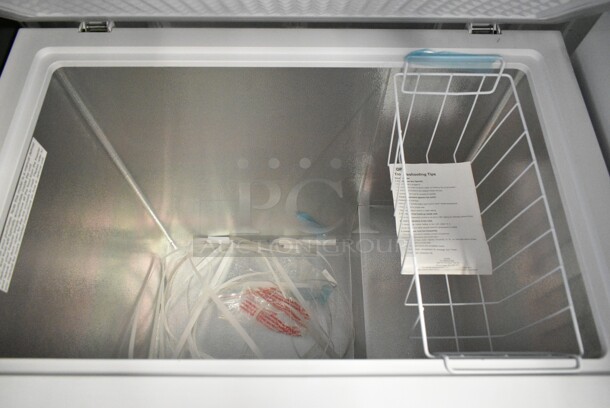 Thomson TFRF710-G-SM Metal Chest Freezer. 115 Volts, 1 Phase. Tested and Working! - Image 3 of 4