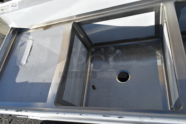 BRAND NEW SCRATCH AND DENT! Regency 600S22424224 98" 16 Gauge Stainless Steel Two Compartment Commercial Sink with Galvanized Steel Legs and 2 Drainboards - 24" x 24" x 14" Bowls. No Legs.  - Image 4 of 5