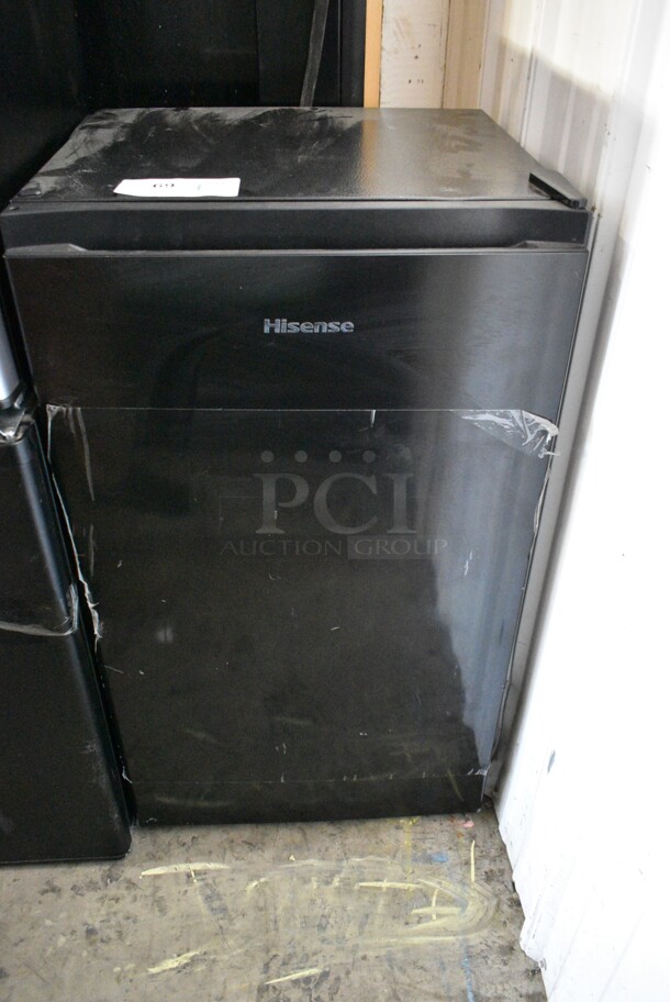 Hisense 32KHS311185 Metal Mini Cooler. 115 Volts, 1 Phase. Tested and Powers On But Does Not Get Cold - Image 1 of 4