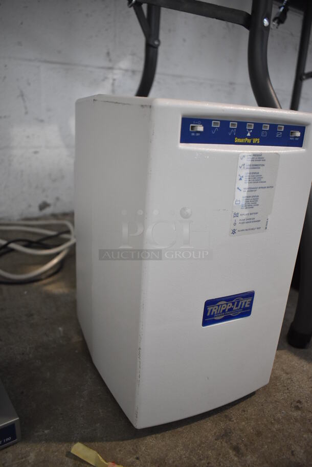 Tripp Lite SmartPro UPS Smart 1400 Net. 120 Volts, 1 Phase. 8x9x13 - Image 2 of 5