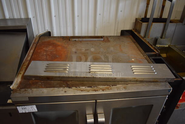 Vulcan Stainless Steel Commercial Natural Gas Powered Full Size Convection Oven w/ View Through Doors, Metal Oven Racks and Thermostatic Controls. 41x40x42 - Image 4 of 5