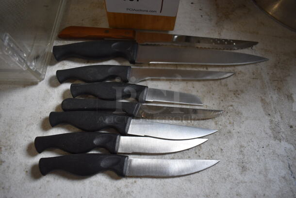 Wooden Knife Block w/ 8 Various Knives. 4x7x13 - Image 2 of 4