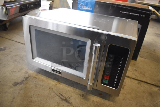 BRAND NEW IN BOX! 2017 Midea 1025F1A Stainless Steel Commercial Countertop Microwave Oven. 120 Volts, 1 Phase. 20x17x12 - Image 2 of 7