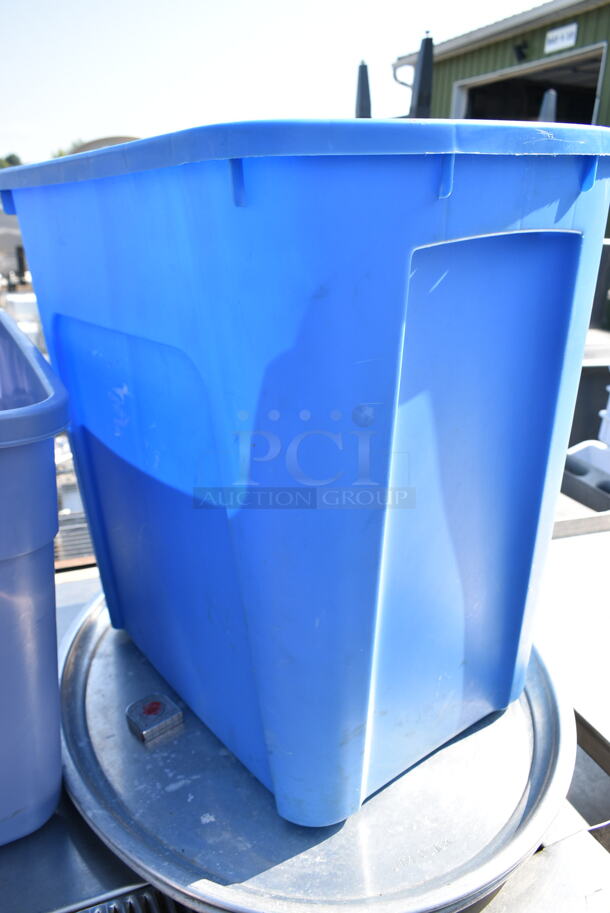 ALL ONE MONEY! Lot of Poly Bins and 2 Metal Round Pizza Pans - Image 6 of 11