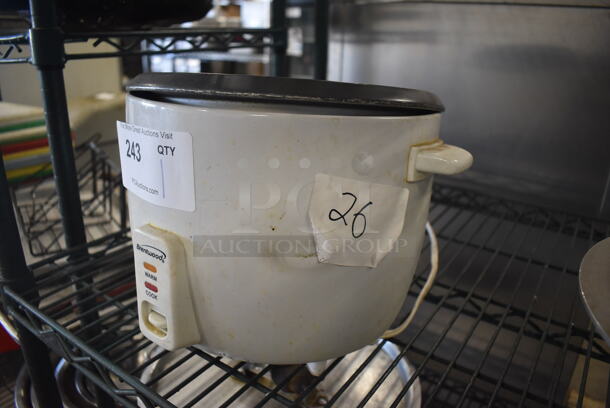 Brentwood TS-480S Metal Countertop Rice Cooker. 120 Volts, 1 Phase. 13x10x9 - Image 2 of 5