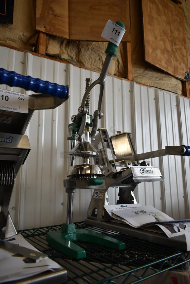 BRAND NEW SCRATCH AND DENT! Garde XL MCJ2 Manual Metal Commercial Citrus Juicer with Safety Spring.  - Image 3 of 8