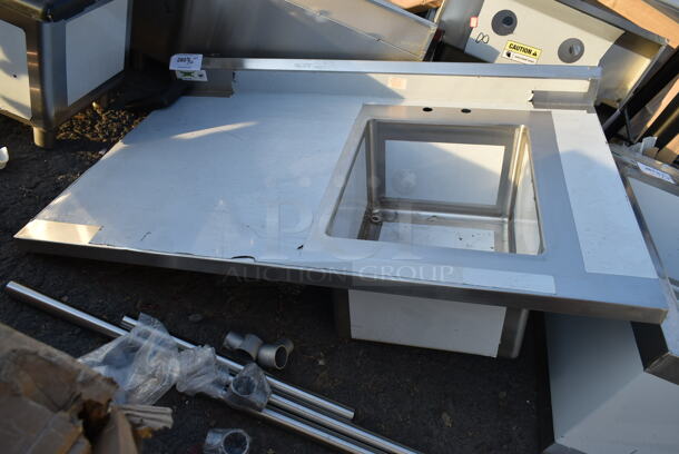 BRAND NEW SCRATCH AND DENT! Regency 600ST3048R 30" x 48" 16 Gauge Stainless Steel Work Table with Right Sink and Cross Bracing - Image 5 of 7