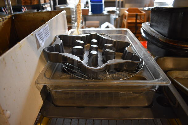 ALL ONE MONEY! Tier Lot of Various Items Including Metal Pans and Metal Slow Cooker Inserts - Image 3 of 8