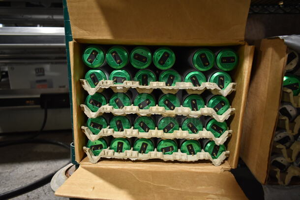 Box of 30 BRAND NEW Philips F20T12/CW Fluorescent Tube Lights.  - Image 2 of 4