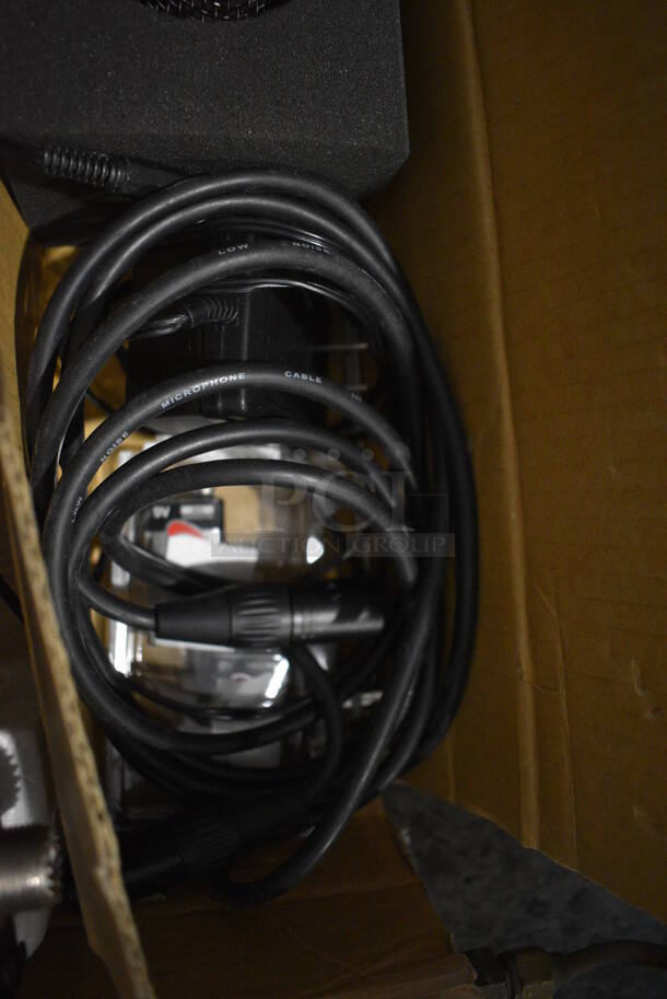 IN ORIGINAL BOX! Audio-Technica ProSeries PRO-R2 ATW-R11 VHF Diversity Receiver w/ Microphone. 19x7x3 - Image 8 of 12