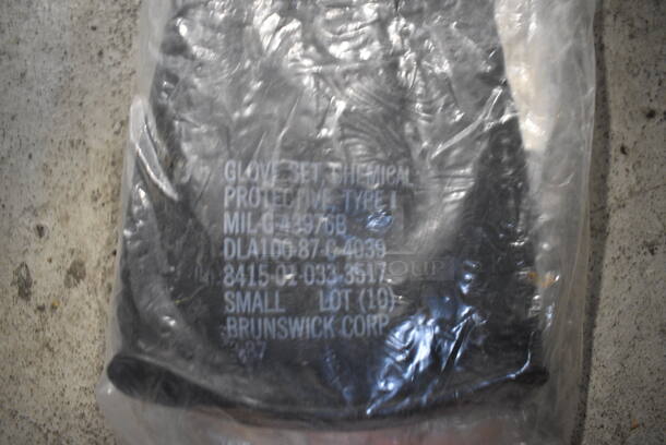 3 BRAND NEW! Pairs of Gloves. 3 Times Your Bid! - Image 2 of 3