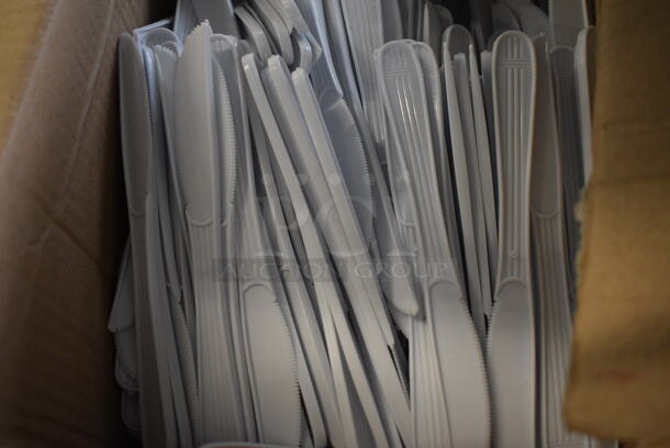 ALL ONE MONEY! Lot of White Plastic Knives! - Image 3 of 3