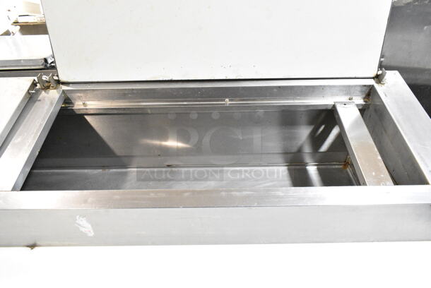 Metalfrio PICL-71-9 Stainless Steel Commercial Pizza Prep Table on Commercial Casters. 115 Volts, 1 Phase. Tested and Working! - Image 3 of 8