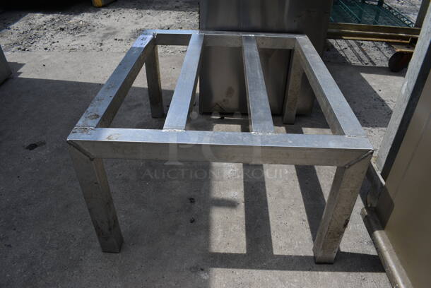 Metal Commercial Dunnage Rack. 24x20x12