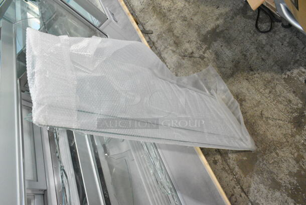 BRAND NEW SCRATCH AND DENT! Avantco BC-48-HC 48" Curved Glass White Refrigerated Bakery Display Case. 115 Volts, 1 Phase. See Pictures for Broken Glass. Tested and Working! - Image 6 of 7