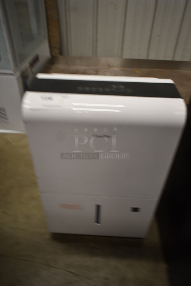BRAND NEW SCRATCH AND DENT! Comfee CAD40C1BWT 40 Pint Energy Star Dehumidifier. 115 Volts, 1 Phase. Tested and Working!