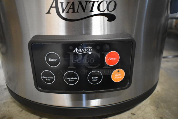 BRAND NEW SCRATCH AND DENT! Avantco 177RCSA90 Stainless Steel Commercial Countertop Electric Powered 90 Cup Rice Cooker. 240 Volts, 1 Phase. - Image 4 of 9