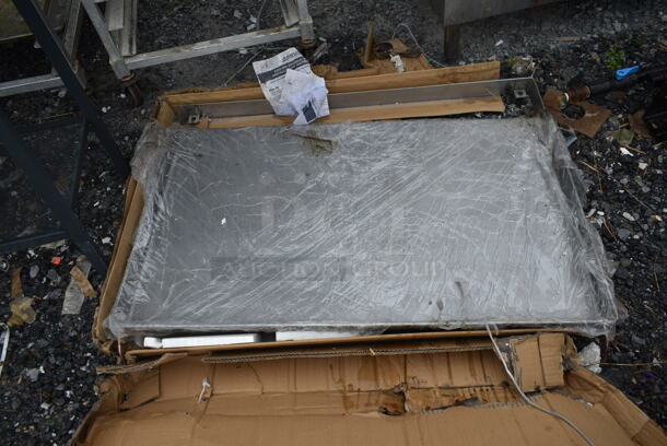 BRAND NEW SCRATCH AND DENT! 177AOGT3627 Stainless Steel Griddle Add On. 36"X27"X4" 6 BURNER, 7 GAUGE. - Image 1 of 2
