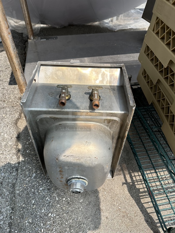 Krowne HS-30L Stainless Steel Commercial Single Bay Wall Mount Sink w/ Side Splash Guards, Faucet and Handles.  - Image 7 of 7