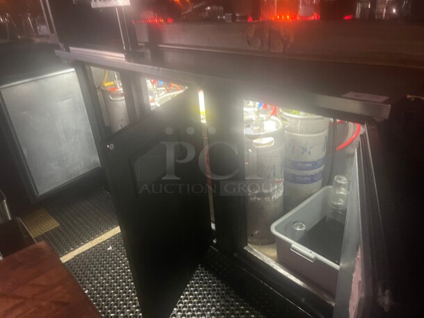 Working! True TBB-4 Three Door 90 inch Beer Kegerator NSF 115 Volt NSF Tested and Working! - Image 8 of 9