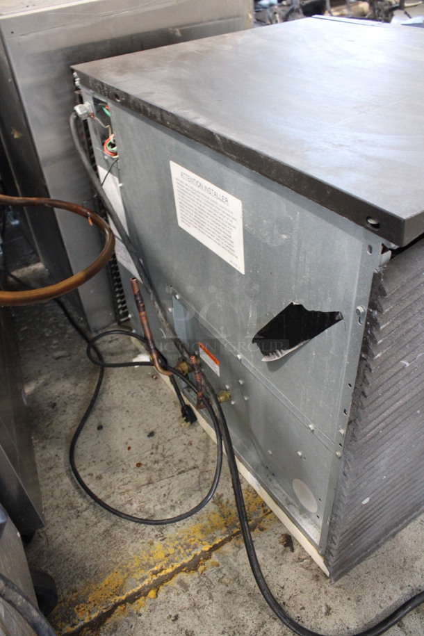 2010 Manitowoc Model SD0892N Stainless Steel Commercial Ice Machine Head. 208-230 Volts, 1 Phase. 30x25x26.5 - Image 5 of 5