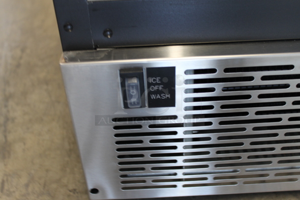 BRAND NEW SCRATCH AND DENT! Whynter UIM-502SS Stainless Steel Commercial Built-in / Freestanding Maker-50lb Capacity Clear Cube Ice Maker. 115 Volts, 1 Phase. Tested and Working! - Image 4 of 7