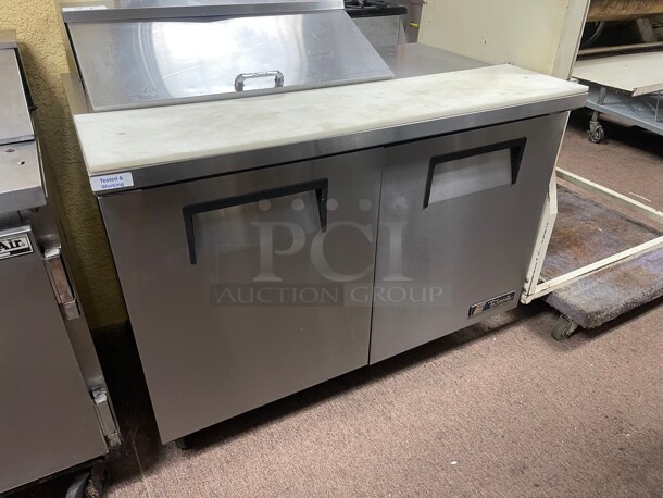 Fully Working! True Commercial Prep Sandwich Refrigerated Table With  Board 115 Volt NSF Tested and Working!