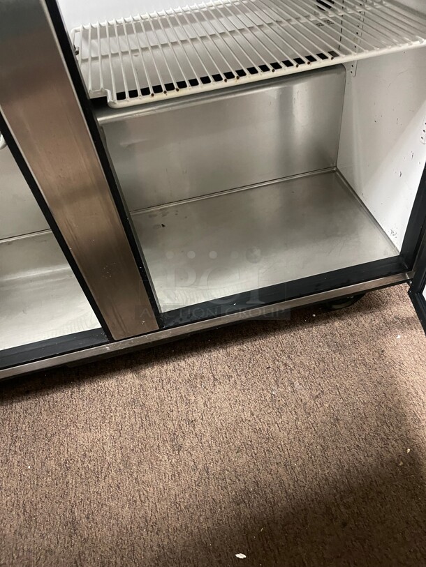 Fully Working! True Commercial Prep Sandwich Refrigerated Table With  Board 115 Volt NSF Tested and Working! - Image 8 of 9