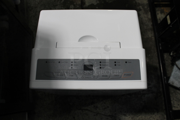 BRAND NEW SCRATCH AND DENT! Black & Decker BDT50WT 50 Pint Dehumidifier with Continuous Drain. 115 Volts, 1 Phase. Tested and Working! - Image 2 of 7