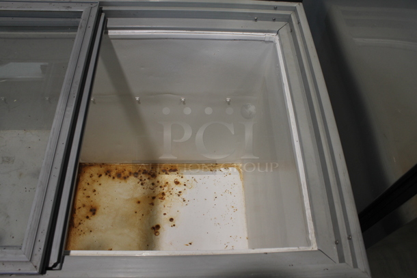 Metal Commercial Mobile Ice Cream Chest Freezer Merchandiser on Casters. Tested and Powers On But Does Not Get Cold - Image 5 of 6