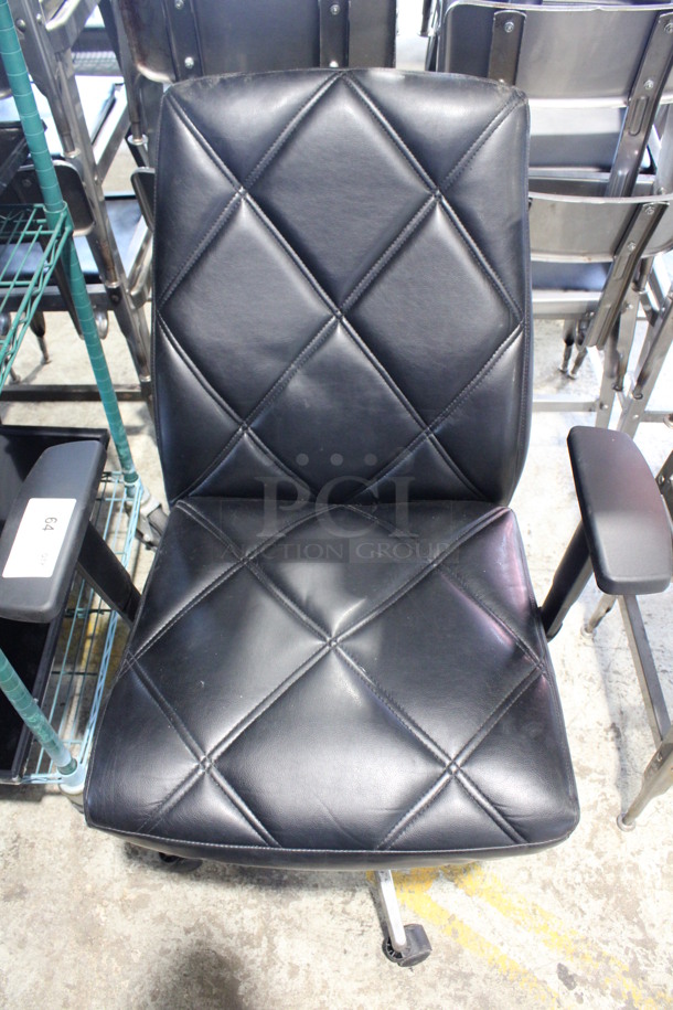 Black Office Chair w/ Arm Rests on Casters. 27x23x38