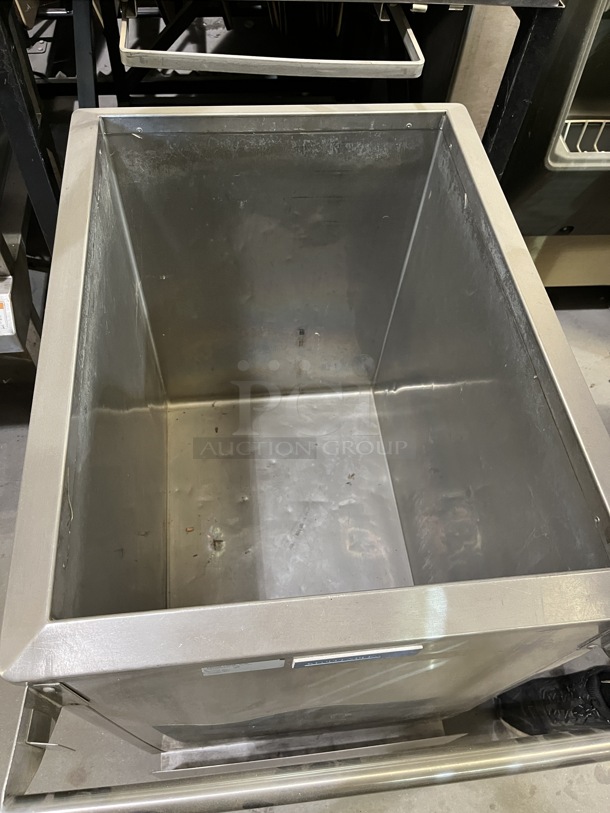 Kloppenberg Ice Machine with Cart - Image 3 of 4