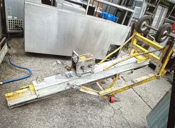 One Sumner 750lb Duck Jack. 760/18 Lift. #2118. $4499.99. - Image 2 of 2