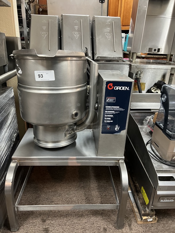 Groen Commercial Tilted Kettle Electric 220 volt  Tested and Working!  Groen TDB-40A 10 gal Steam Kettle - Manual Tilt, 2/3 Jacket, 208v/1ph - Image 1 of 2