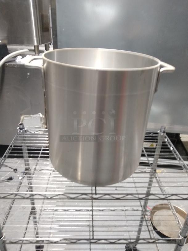Choice 24 Qt. Standard Weight Aluminum Stock Pot

 - Image 1 of 6