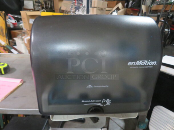 One Georgia Pacific En Motion Automatic Hands Free Paper Towel Dispenser. - Image 1 of 1