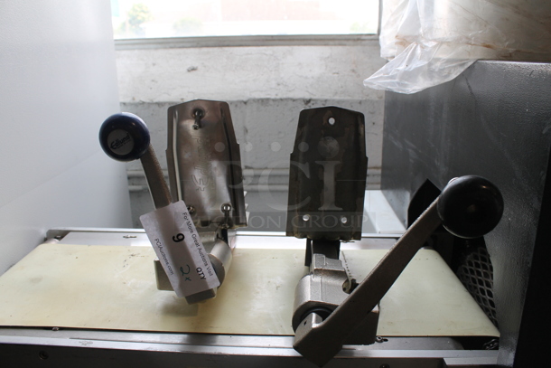2 Edlund Metal Commercial Can Openers w/ Mounts. 2 Times Your Bid! - Image 4 of 4