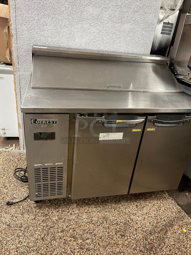 Everest Refrigeration EPR2 47.5 Inch Two Section Side Mount Sandwich Prep Table 9 Cubic Feet 115 Volt NSF  - Image 3 of 9
