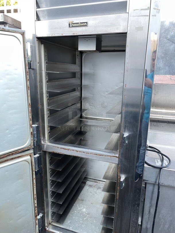 Clean! Traulsen G14310 Solid Door 1 Section Hot Food Holding Cabinet with Right Hinged Door NSF 1120/220 Volt 1 Phase Tested and Working! - Image 4 of 8