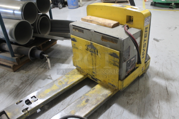 Hyster W65Z Metal Commercial Electric Powered 6,500 Pound Capacity Pallet Jack Lift Jack. BUYER MUST REMOVE. - Image 2 of 7