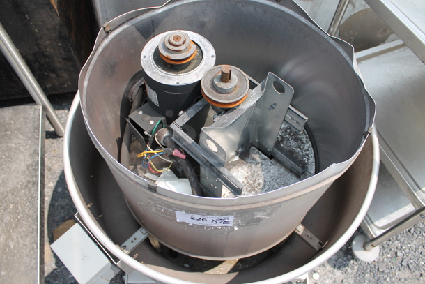 Accurex KRUB-141-7-6 Metal Commercial Rooftop Mushroom Exhaust Fan. Missing Top Cover. - Image 2 of 5